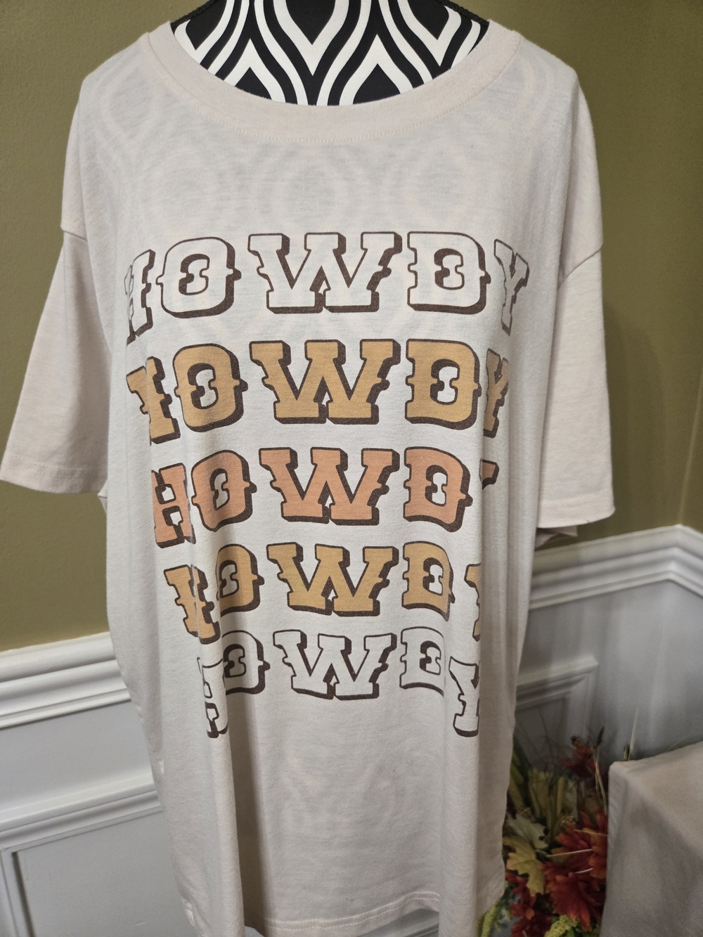 Women’s Cream 'Howdy' Graphic Short Sleeve Tee XL